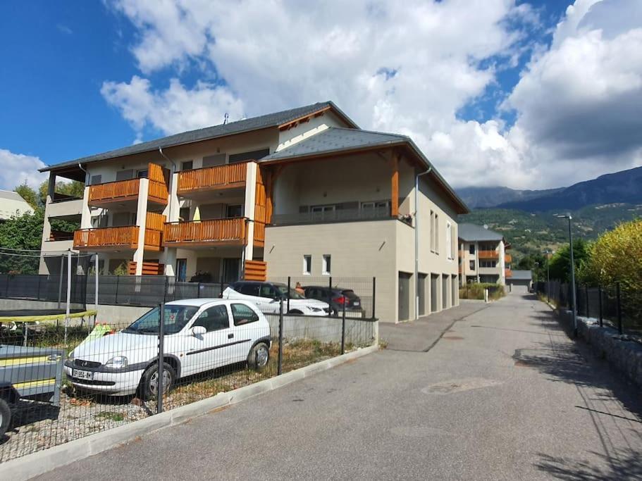 Vue Montagne: Neuf Avec Parking Privé