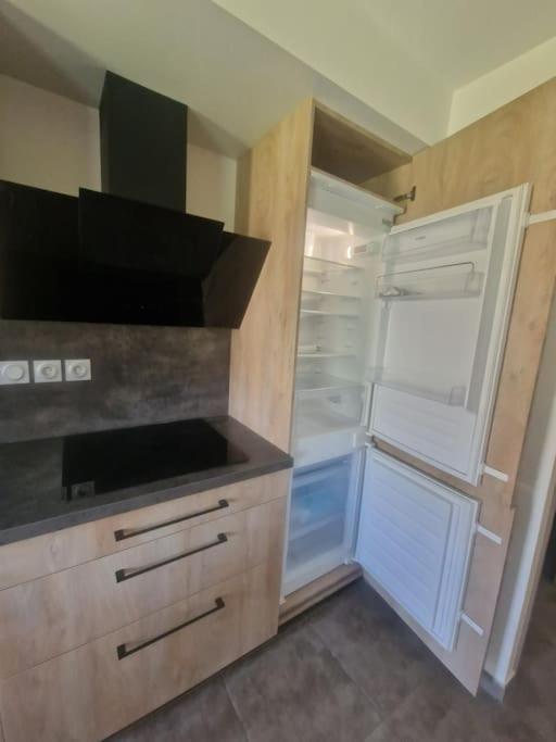 Superbe T2 Dans Résidence Neuve Avec Vue Exceptionelle Sur Les Montagnes, Avec Parking Privatif.situé à Proximité Immédiate Du Centre De Chorges. Appartement