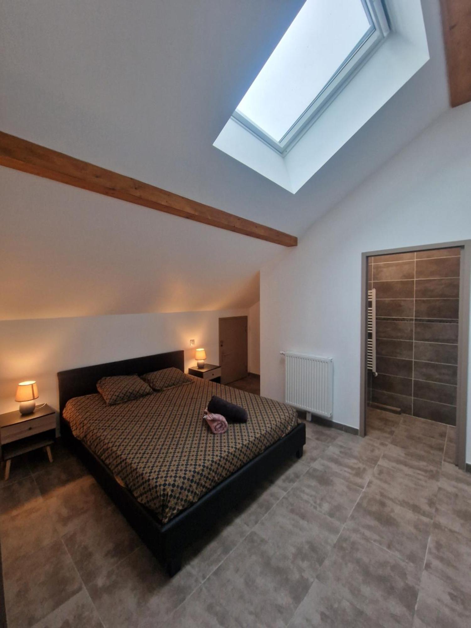 Appartement Superbe T2 Dans Résidence Neuve Avec Vue Exceptionelle Sur Les Montagnes, Avec Parking Privatif.situé à Proximité Immédiate Du Centre De Chorges. Chorges